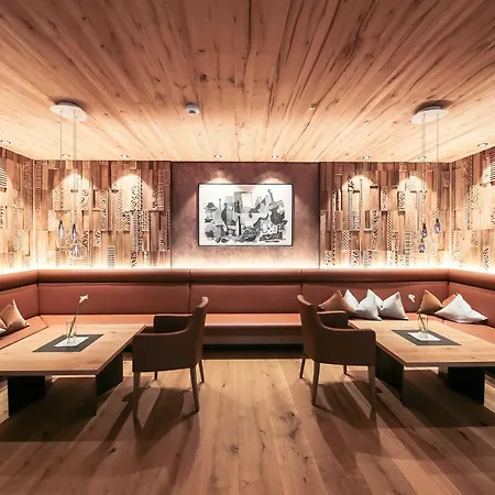 ホテル Tirol 4*