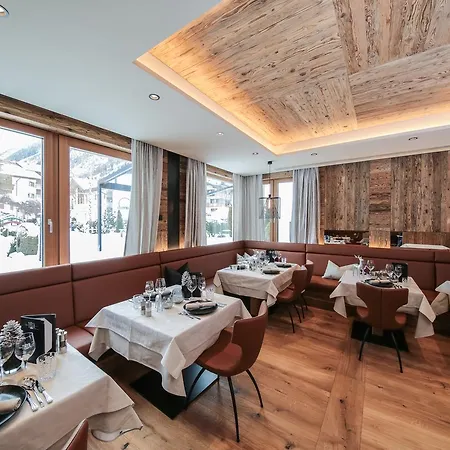 ホテル Tirol 4*
